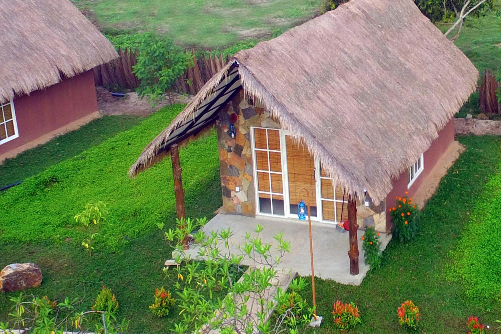 Coco Village Hotel Chilaw Exterior photo